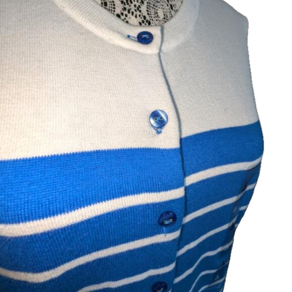 2/$30 +$9.99 Shipping -NWOT Tommy Hilfiger Cardigan Sweater - Picture 2 of 6